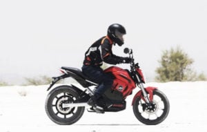 You get upside down forks in the front and a monoshock on the rear. Both wheels are equipped with disk brakes. There is no abs though.