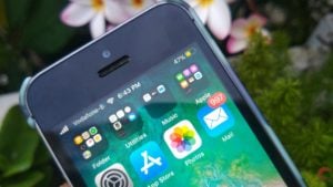 This is an image of apple iphone se battery feature by candid. Technology