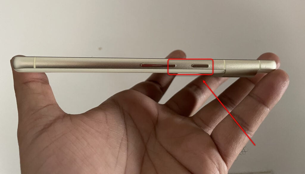 How to restart your Pixel 7? 1 This is an image of pixel7restartpowervolumeup ss1