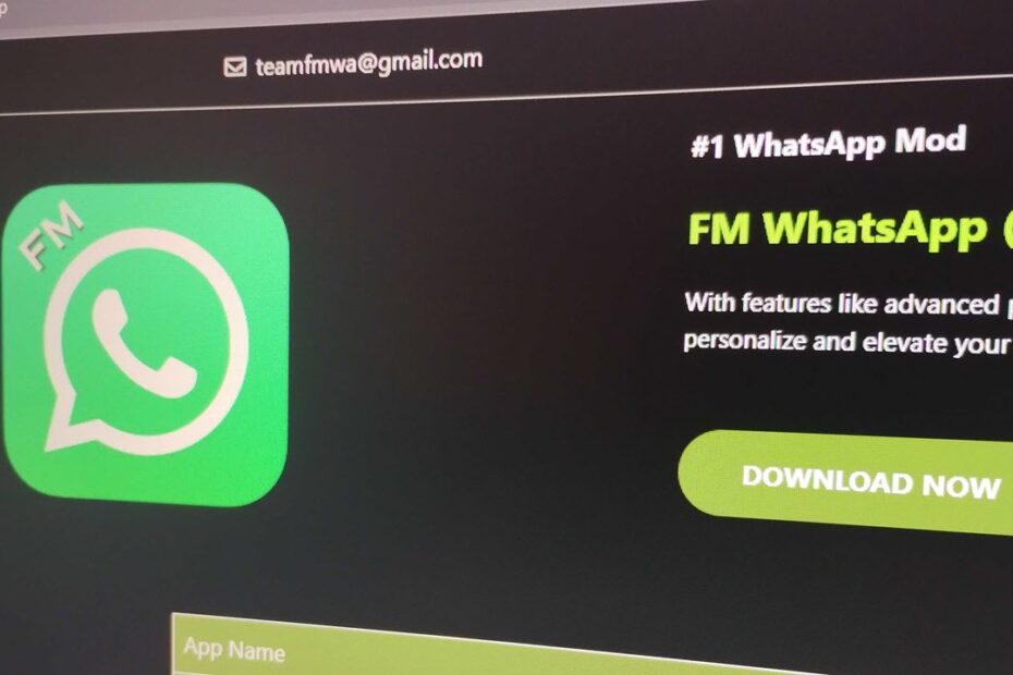 This is an image of fmwhatsapp featured